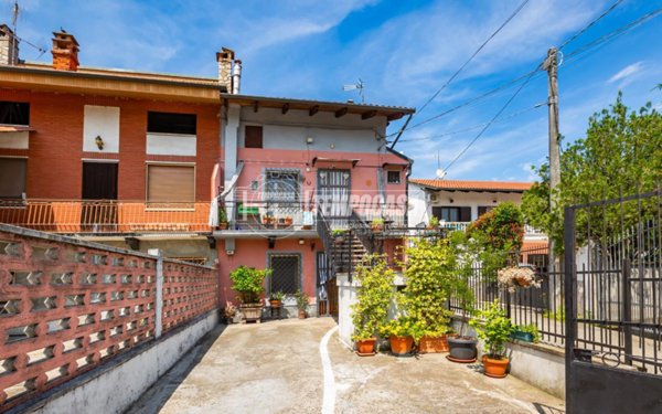 casa indipendente in vendita a Chivasso in zona Borghetto