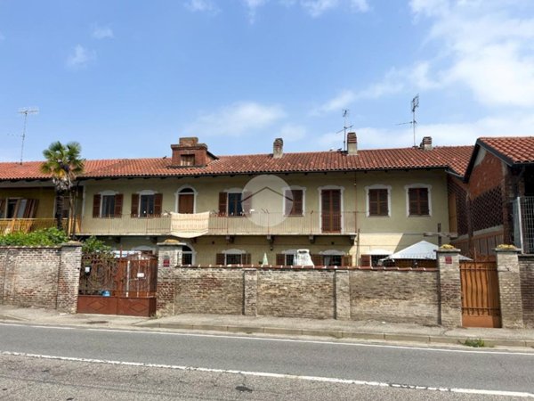 casa indipendente in vendita a Chivasso in zona Castelrosso