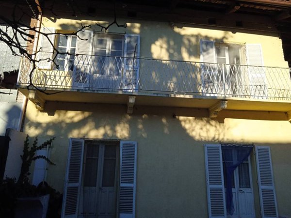 casa indipendente in vendita a Chivasso in zona Pogliani
