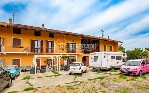 casa indipendente in vendita a Chivasso in zona Castelrosso