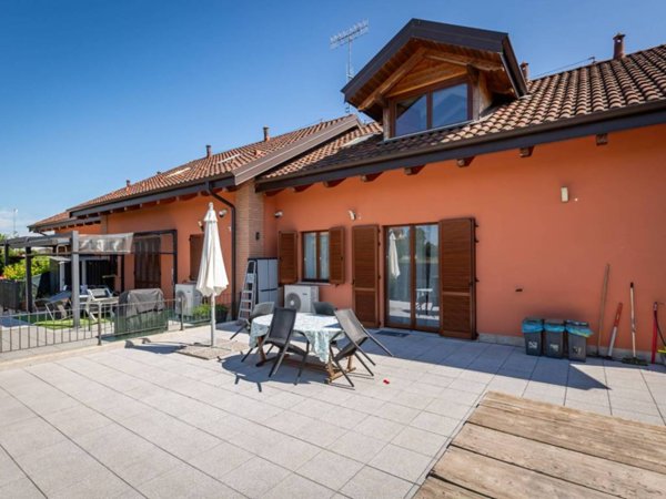 casa indipendente in vendita a Chivasso in zona Mosche