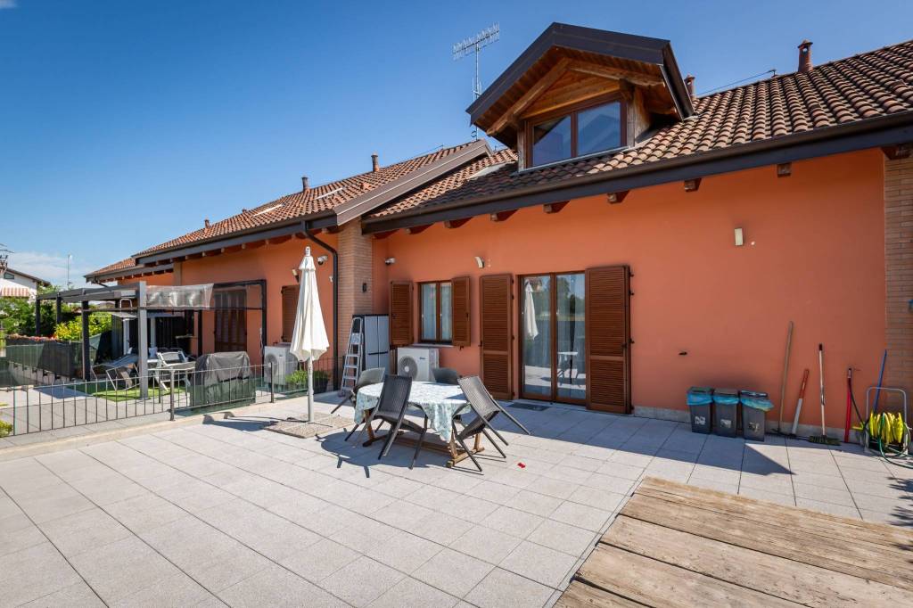 casa indipendente in vendita a Chivasso in zona Mosche