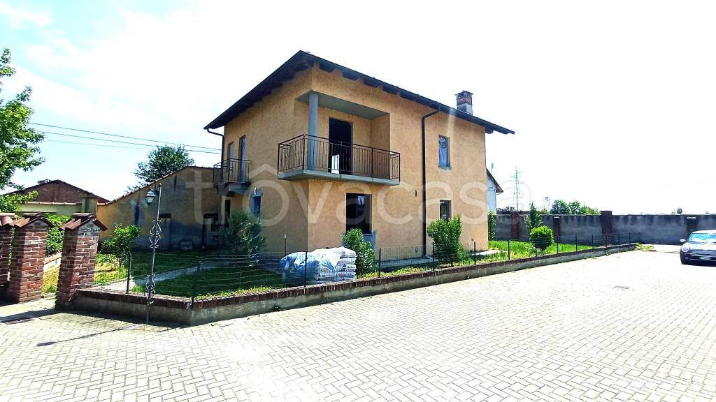 casa indipendente in vendita a Chivasso in zona Pogliani