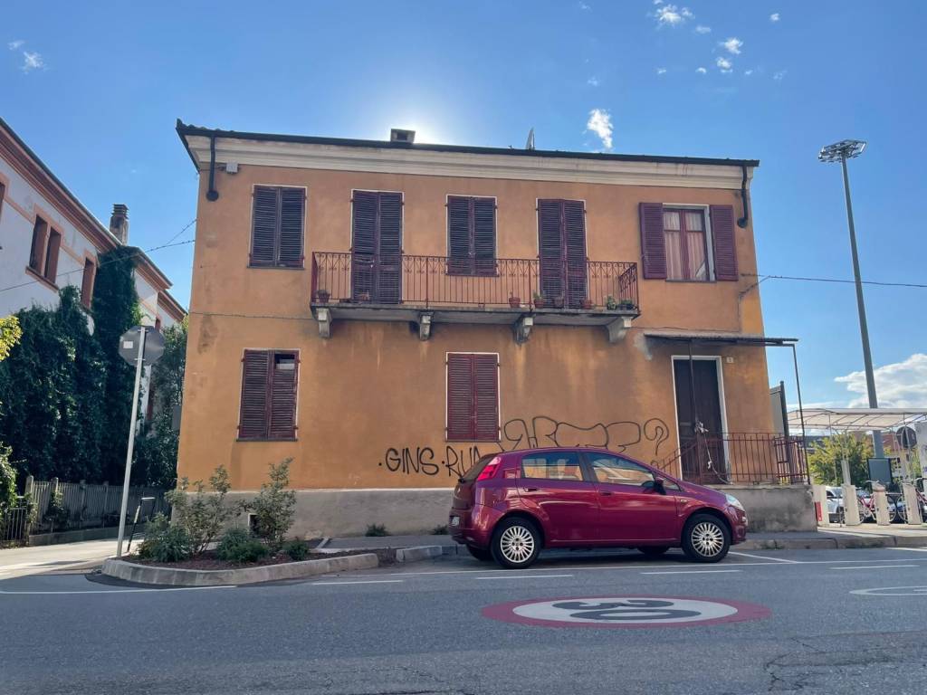casa indipendente in vendita a Chivasso