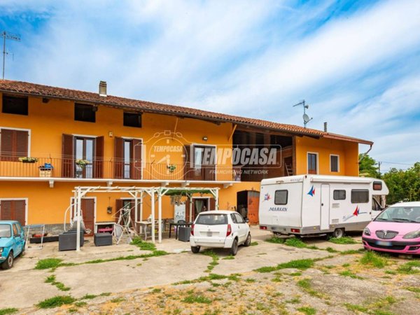 casa indipendente in vendita a Chivasso in zona Castelrosso