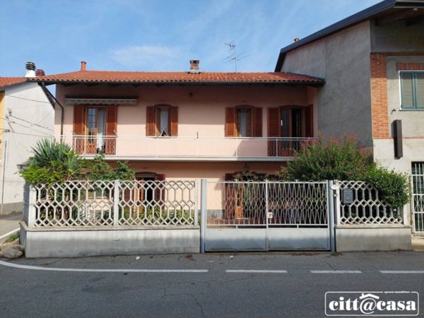 casa indipendente in vendita a Chivasso in zona Pogliani