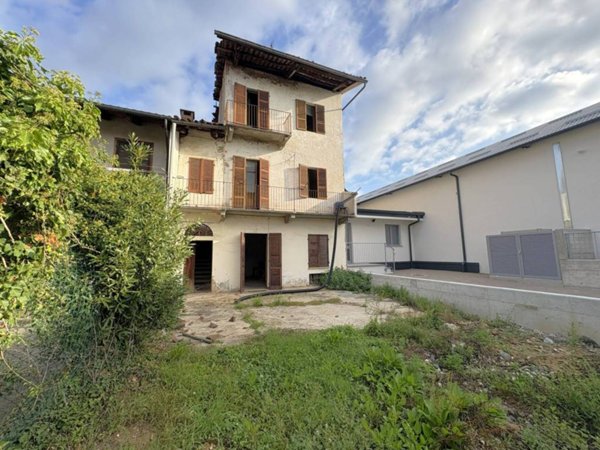 casa indipendente in vendita a Chivasso in zona Castelrosso