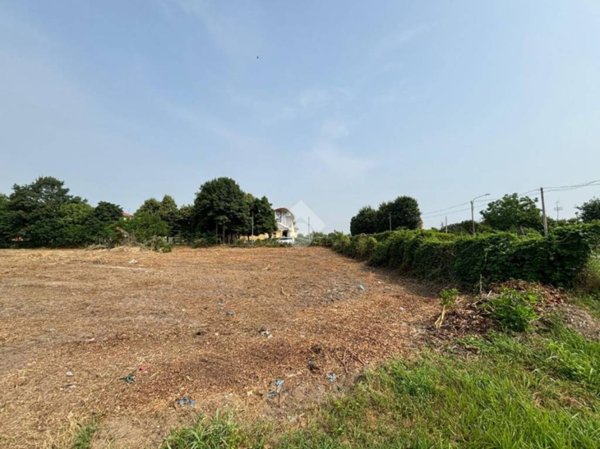 terreno edificabile in vendita a Chivasso