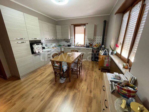 casa indipendente in vendita a Chivasso in zona Castelrosso