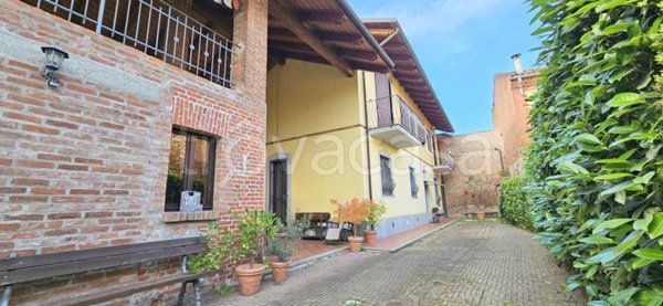 casa indipendente in vendita a Chivasso in zona Castelrosso