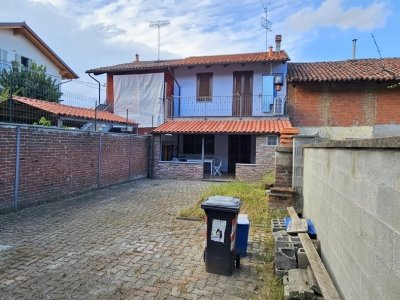 casa indipendente in vendita a Chivasso in zona Castelrosso