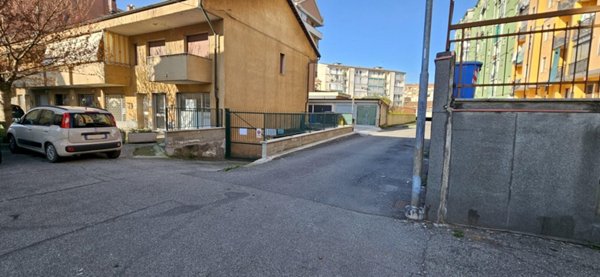 locale di sgombero in vendita a Chivasso