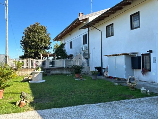 casa semindipendente in vendita a Chivasso in zona Boschetto