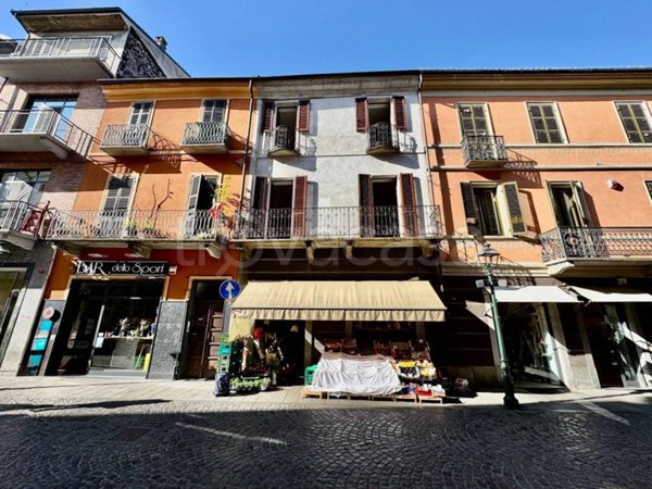 locale commerciale in vendita a Chivasso