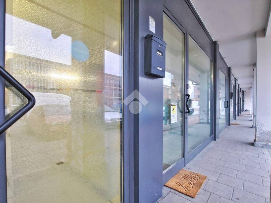 negozio in vendita a Chivasso