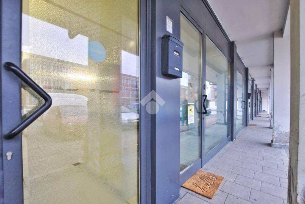 negozio in vendita a Chivasso