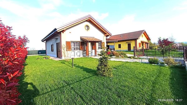 casa indipendente in vendita a Chivasso in zona Castelrosso