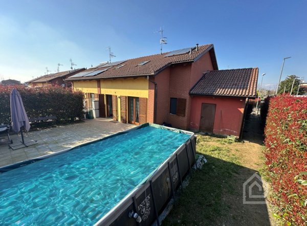 casa indipendente in vendita a Chivasso in zona Castelrosso