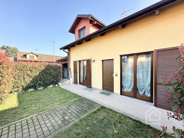 casa indipendente in vendita a Chivasso in zona Castelrosso