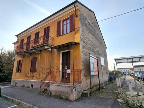 casa indipendente in vendita a Chivasso