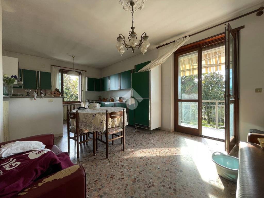 casa indipendente in vendita a Chivasso in zona Pratoregio