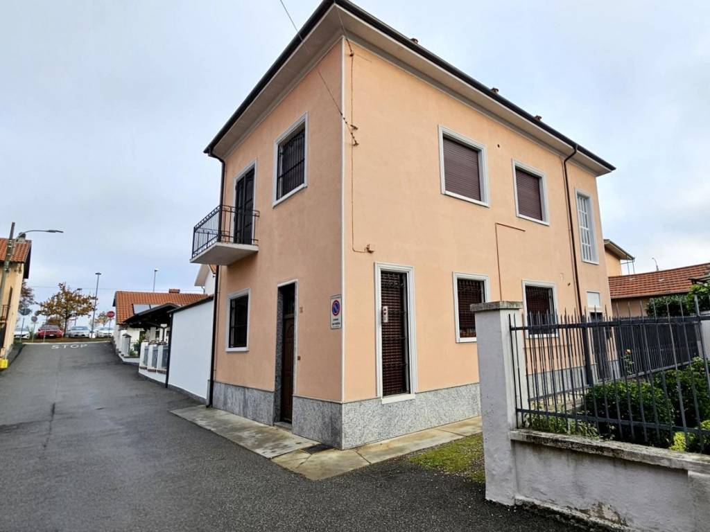 casa indipendente in vendita a Chivasso