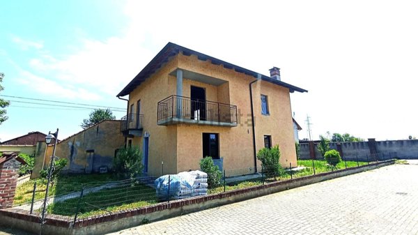 casa indipendente in vendita a Chivasso
