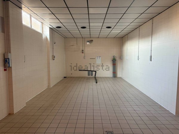 locale commerciale in vendita a Chivasso