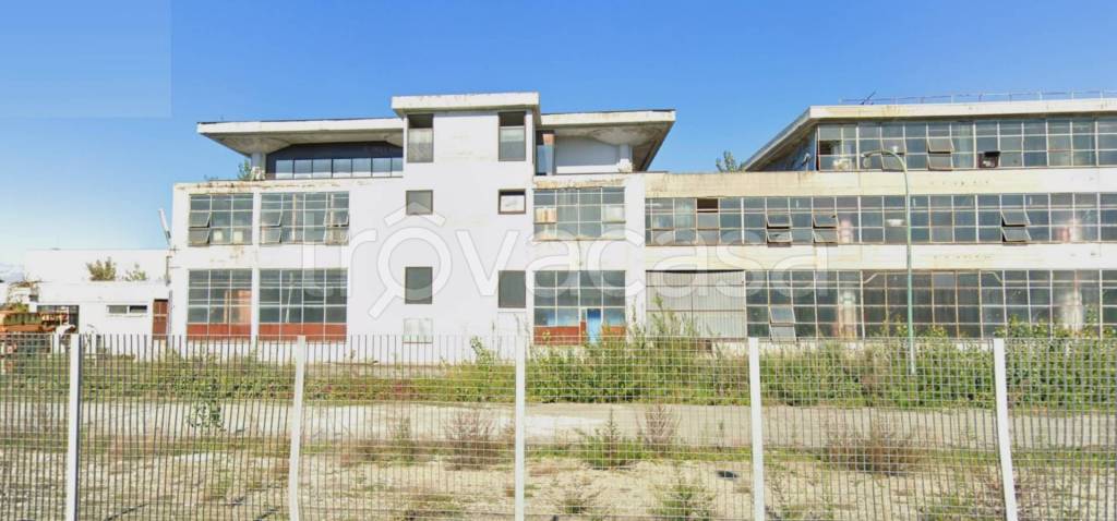 locale commerciale in vendita a Chivasso