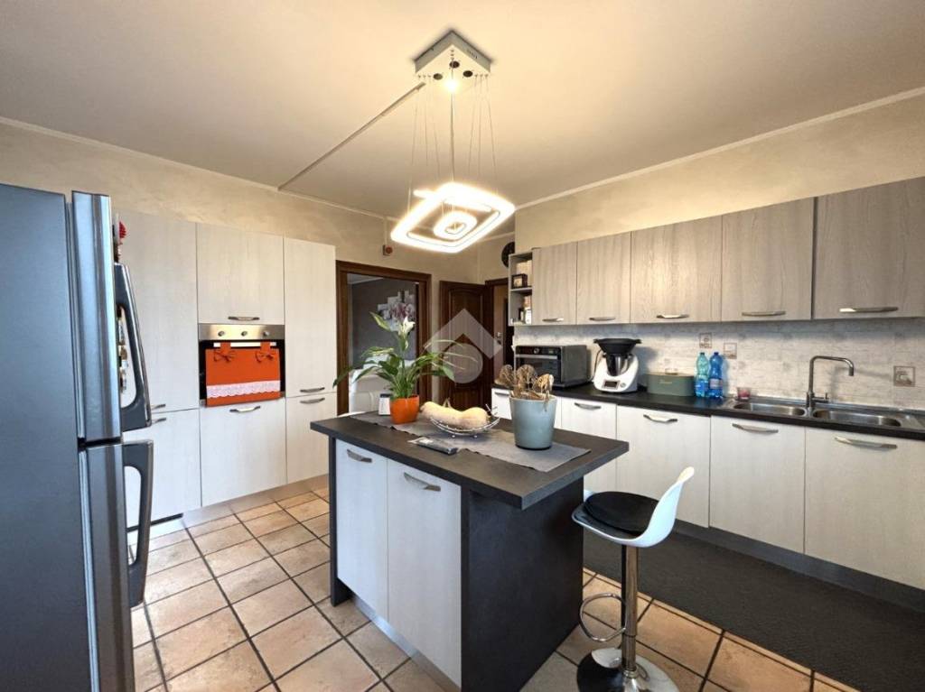 casa indipendente in vendita a Chivasso in zona Torassi