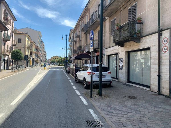 locale commerciale in vendita a Chivasso