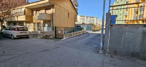 locale di sgombero in vendita a Chivasso