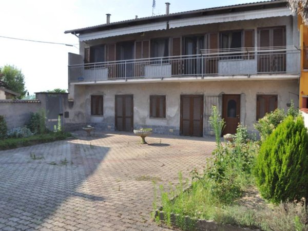 casa indipendente in vendita a Chivasso in zona Castelrosso