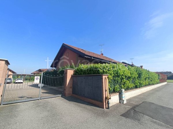 casa indipendente in vendita a Chivasso in zona Mosche