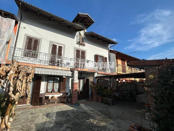 casa indipendente in vendita a Chivasso in zona Mosche