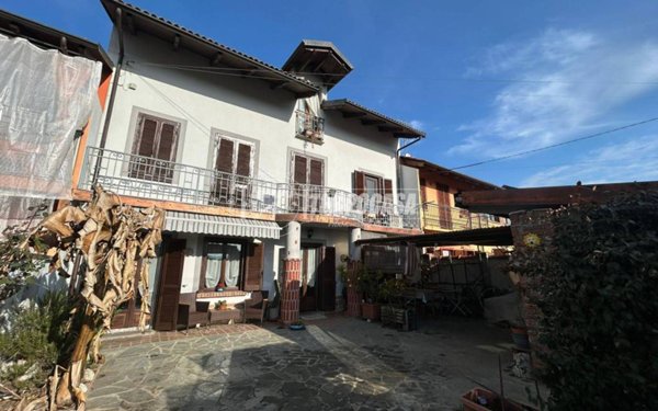 casa indipendente in vendita a Chivasso in zona Mosche