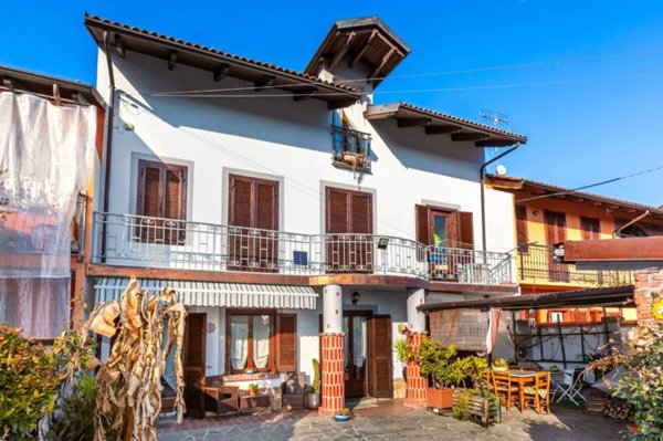 casa indipendente in vendita a Chivasso in zona Mosche