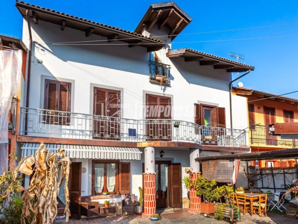 casa indipendente in vendita a Chivasso in zona Mosche
