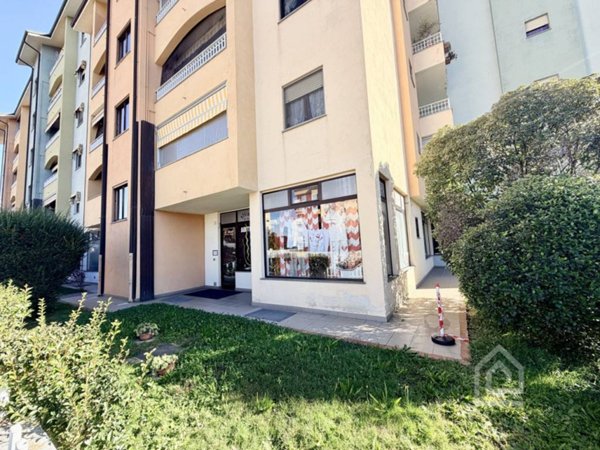 negozio in vendita a Chivasso