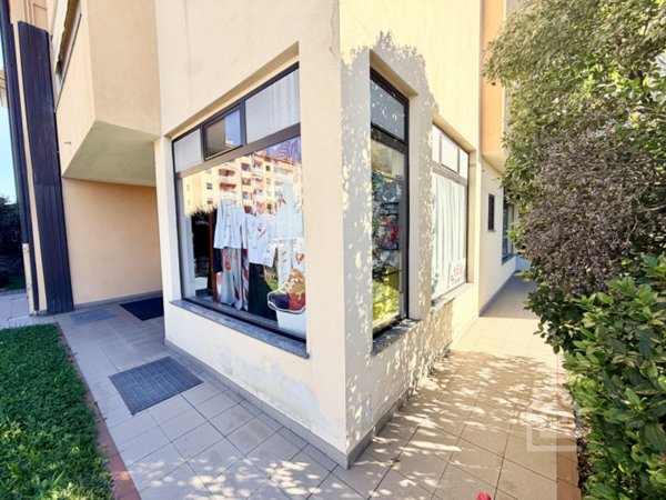 negozio in vendita a Chivasso
