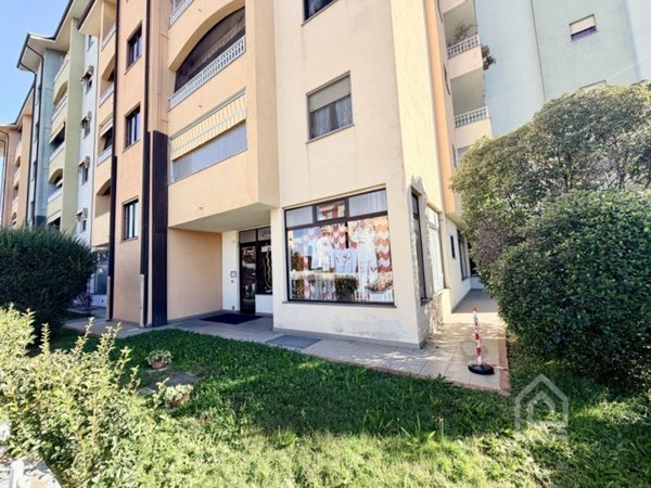 negozio in vendita a Chivasso