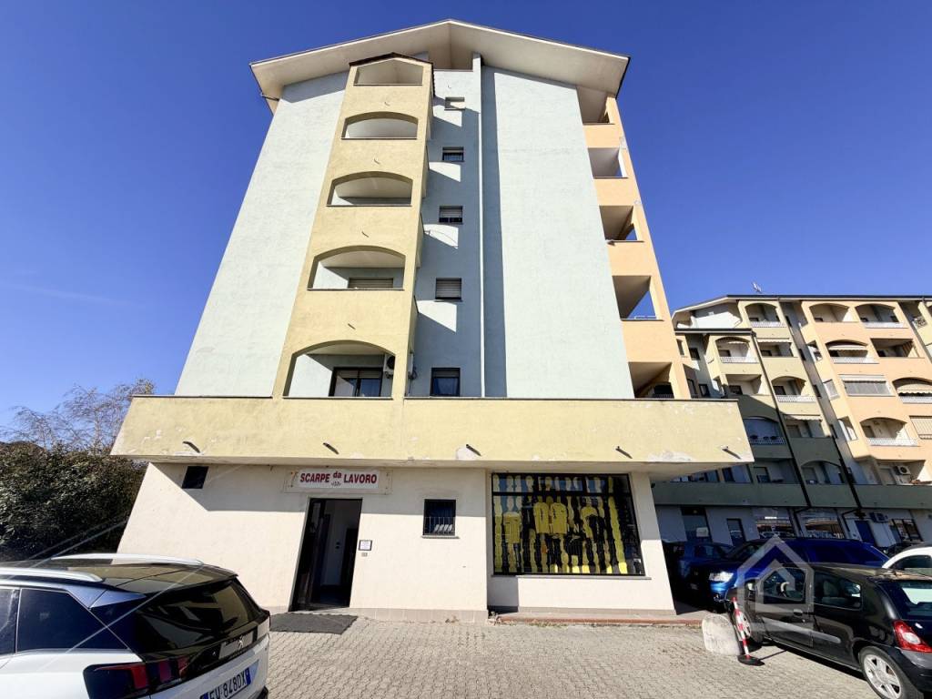 negozio in vendita a Chivasso