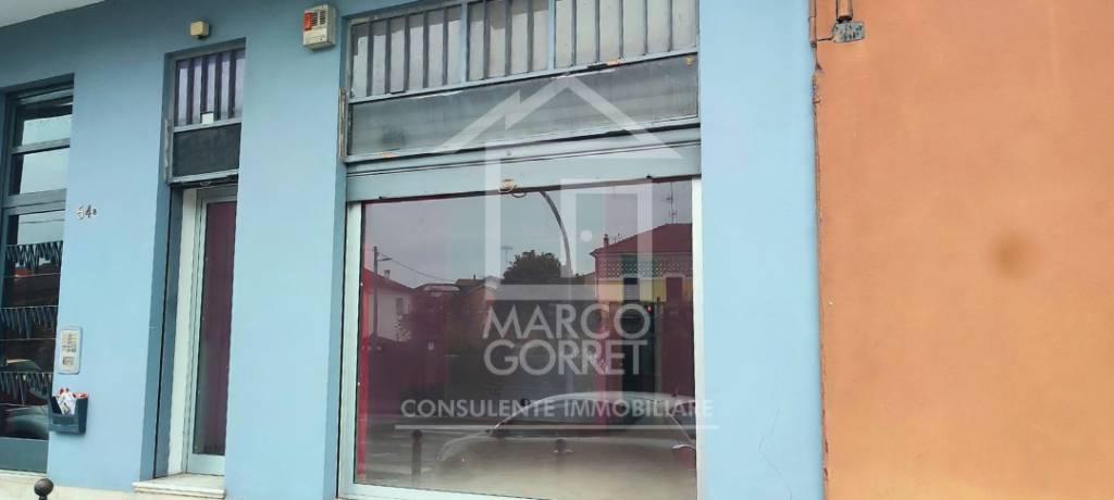negozio in vendita a Chivasso