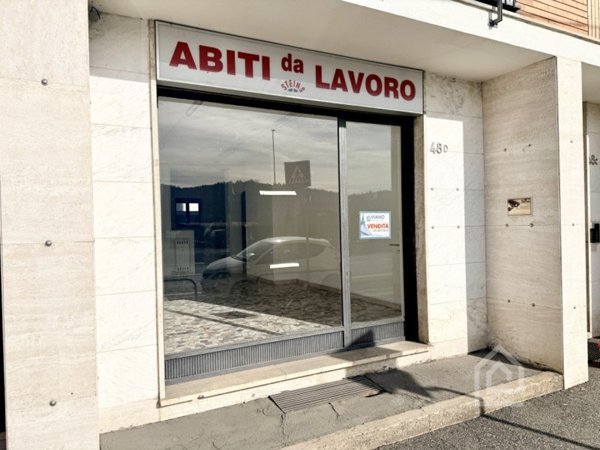 negozio in vendita a Chivasso