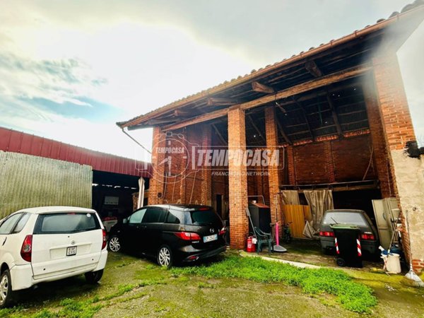 casa indipendente in vendita a Chivasso in zona Castelrosso