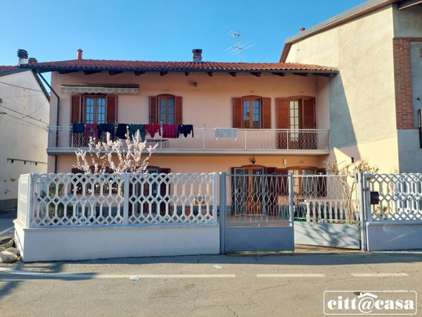 casa indipendente in vendita a Chivasso in zona Pogliani