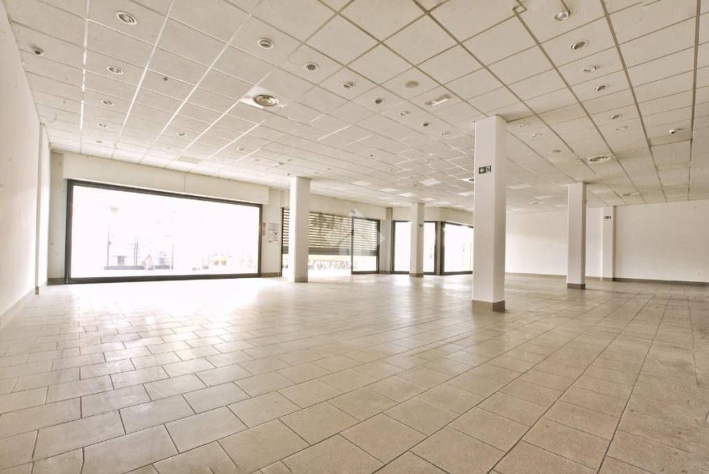 negozio in vendita a Chivasso