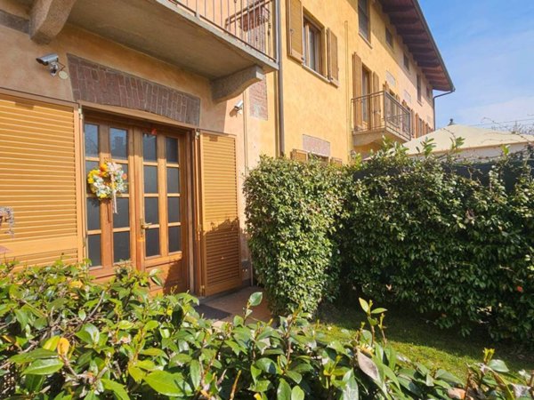 casa indipendente in vendita a Chivasso in zona Pogliani