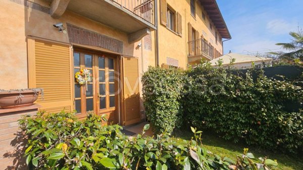 casa indipendente in vendita a Chivasso in zona Pogliani