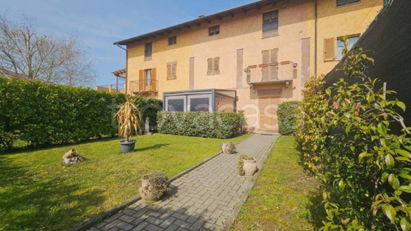 casa indipendente in vendita a Chivasso in zona Pogliani
